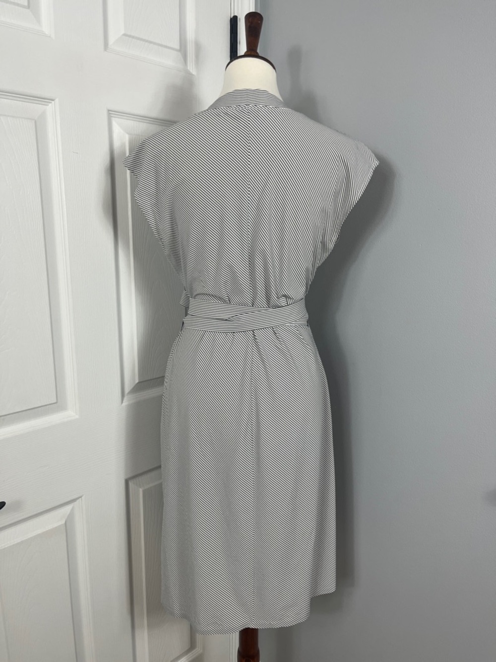 Athleta Lightweight Striped Newport Wrap Dress Size Medium | Easy Care Dress - Picture 8 of 10